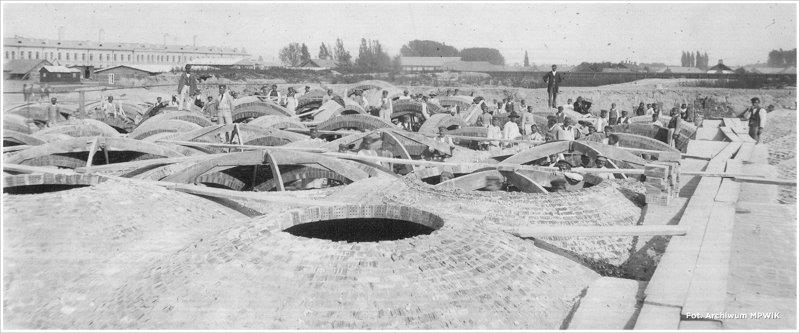 Historyczne zdjęcie z budowy filtrów powolnych