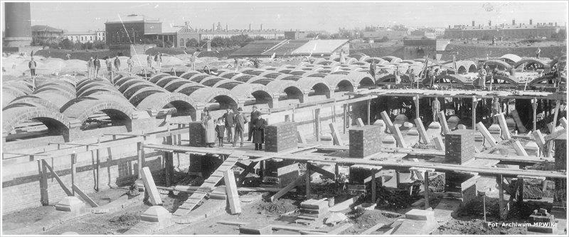 Historyczne zdjęcie z budowy filtrów powolnych