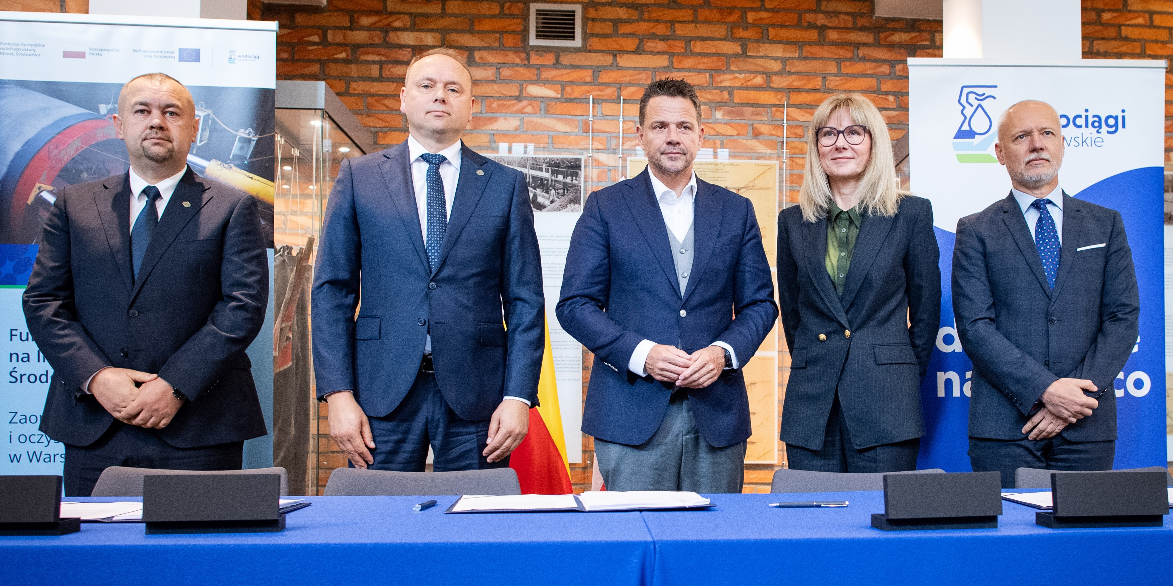 Reprezentacja Wodociągów Warszawskich podczas podpisania umowy na budowę II etapu kolektora Mokotowskiego Bis.